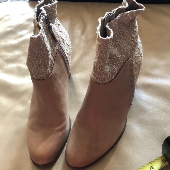 Guess booties. - Picture 5 of 8